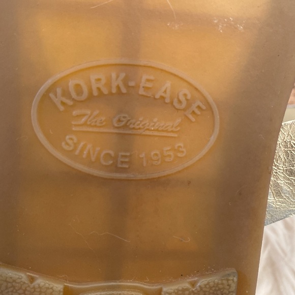 Kork-Ease Belinda Leather Metallic Gold Sandals, Size 11M - Picture 14 of 17